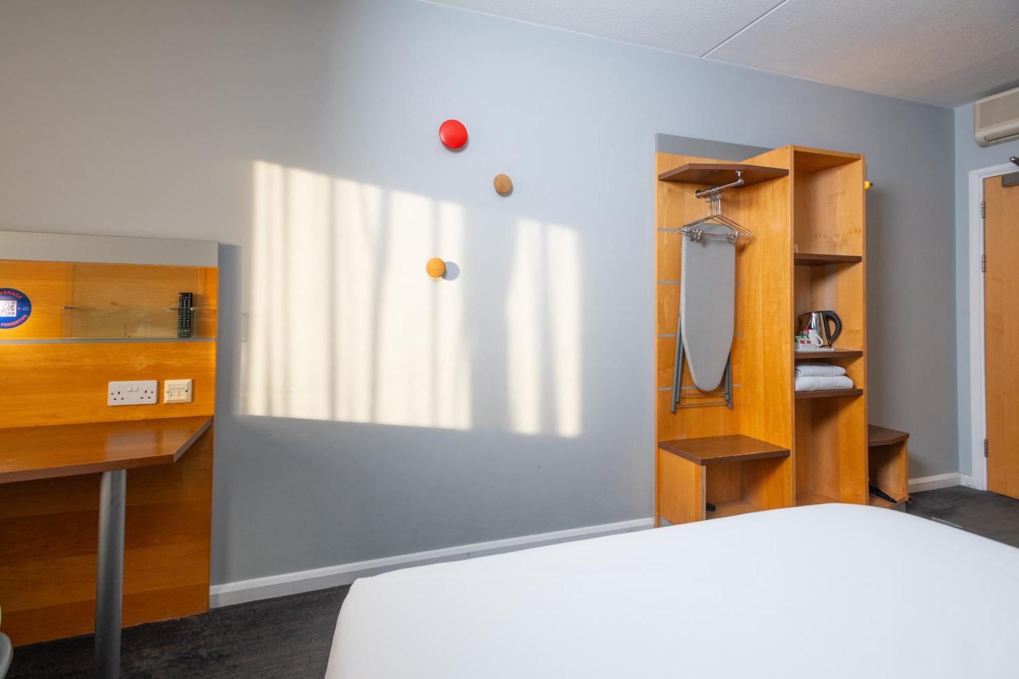 Holiday Inn Express Stevenage By Ihg Номер фото