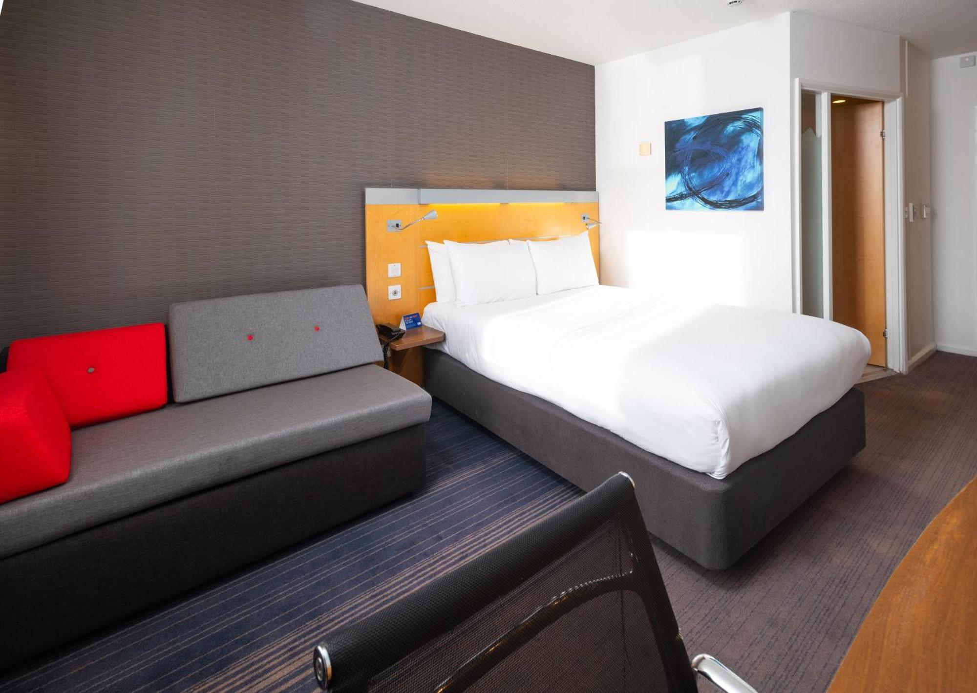 Holiday Inn Express Stevenage By Ihg Екстер'єр фото