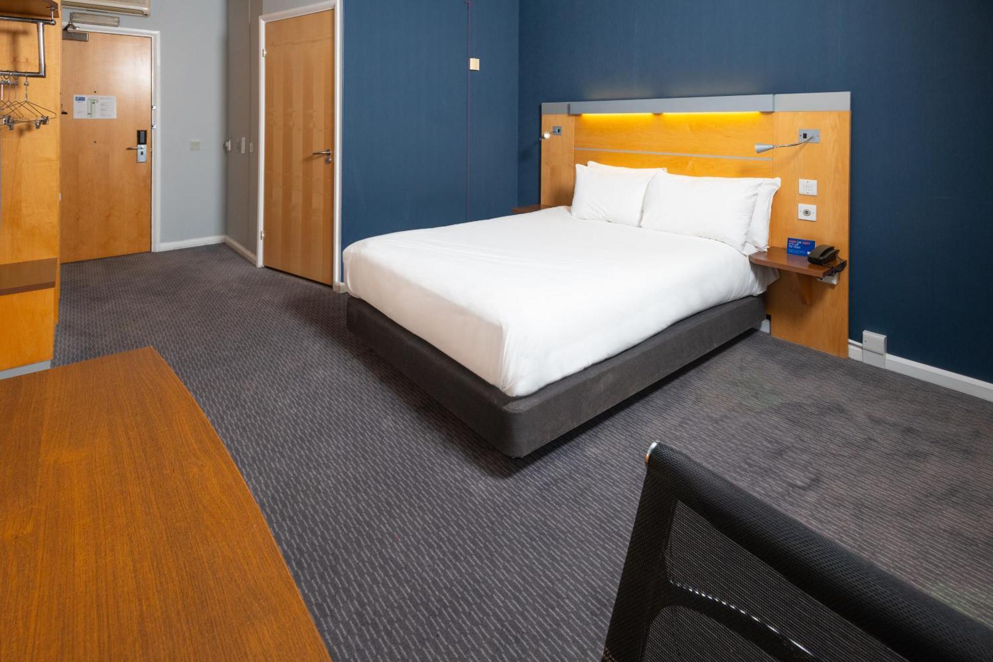 Holiday Inn Express Stevenage By Ihg Екстер'єр фото