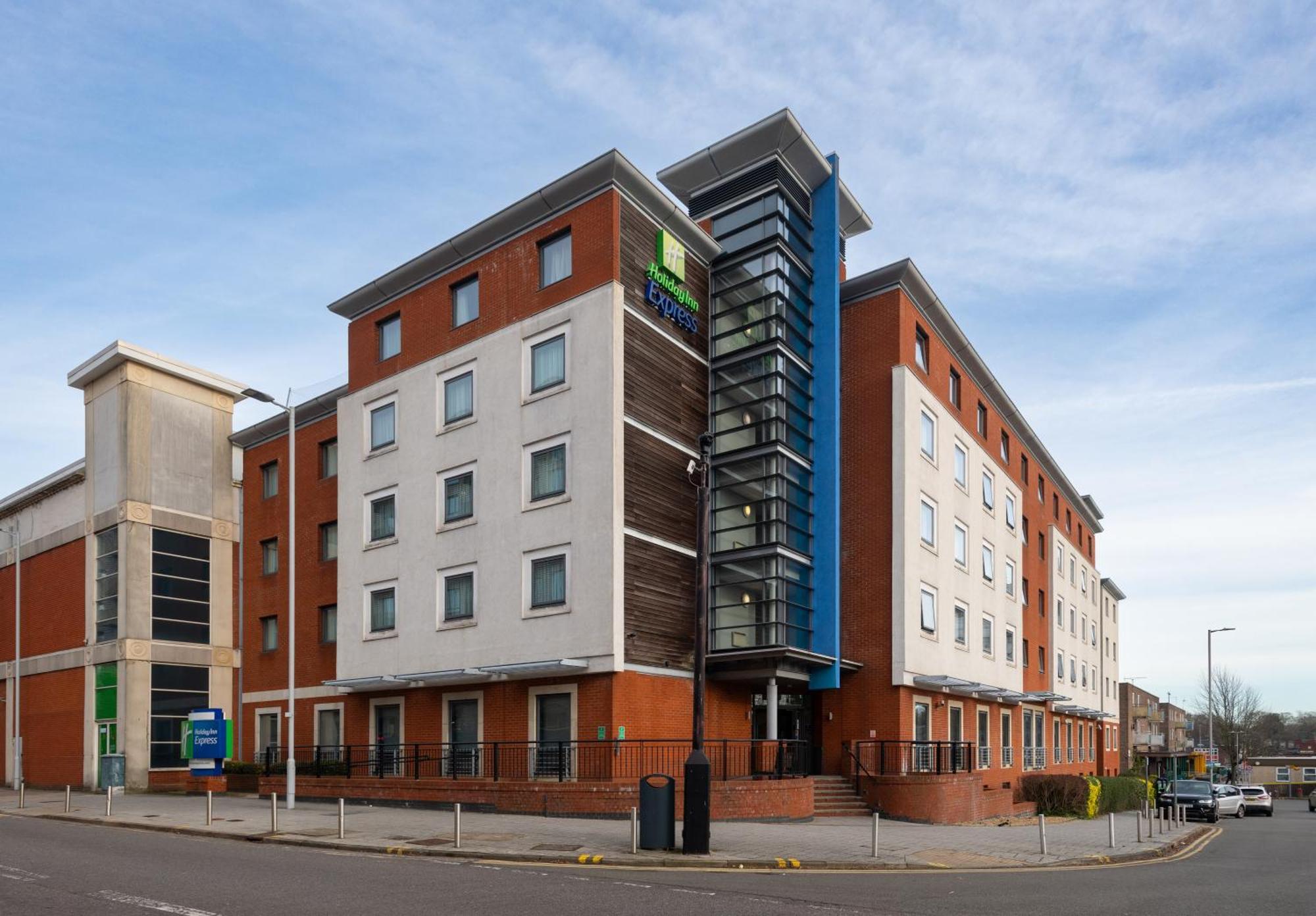 Holiday Inn Express Stevenage By Ihg Екстер'єр фото