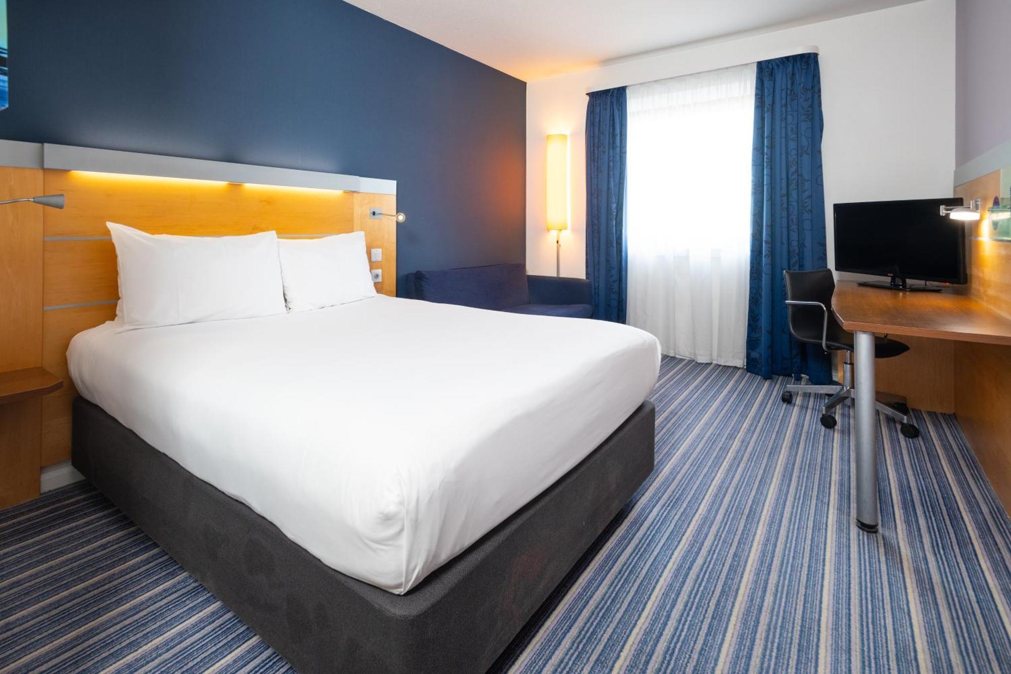 Holiday Inn Express Stevenage By Ihg Екстер'єр фото