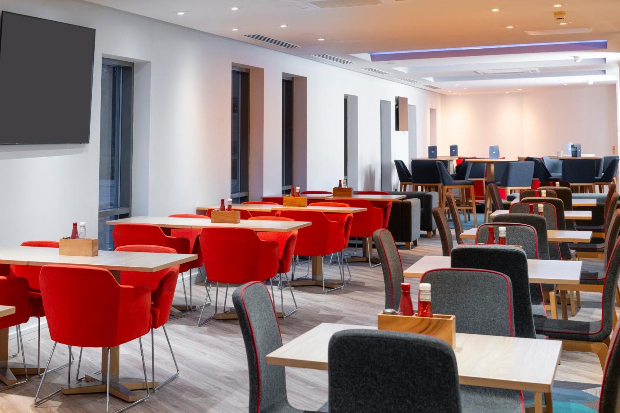 Holiday Inn Express Stevenage By Ihg Екстер'єр фото