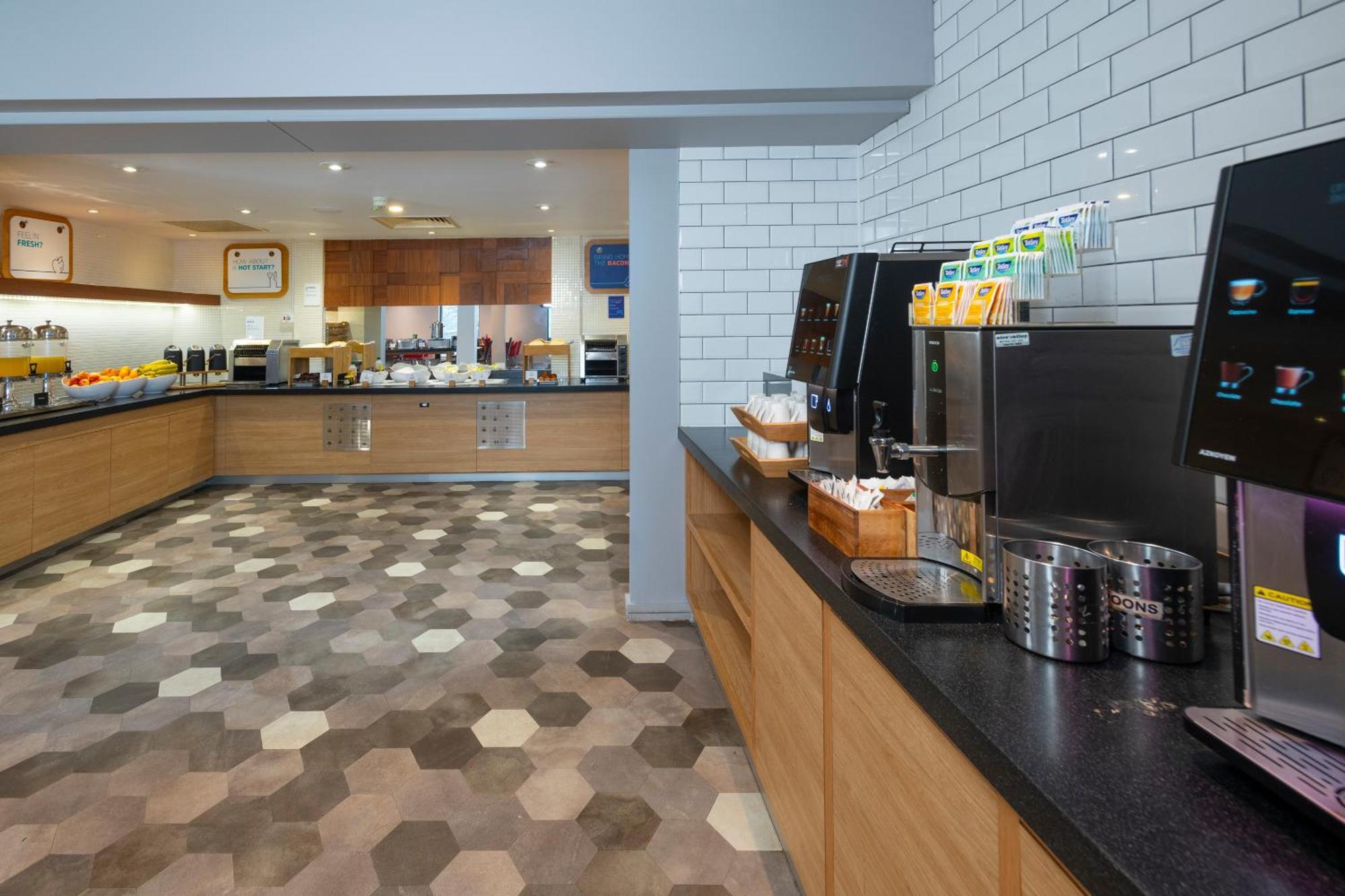 Holiday Inn Express Stevenage By Ihg Екстер'єр фото