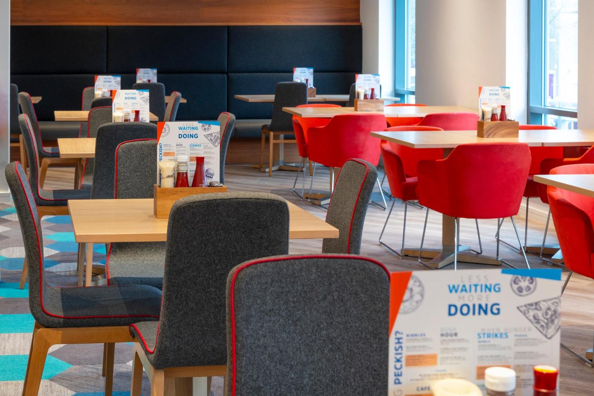 Holiday Inn Express Stevenage By Ihg Екстер'єр фото
