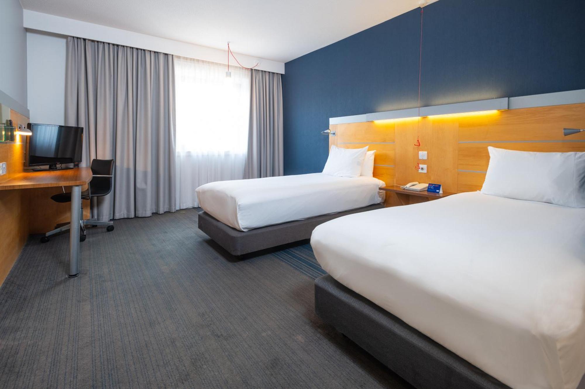 Holiday Inn Express Stevenage By Ihg Екстер'єр фото