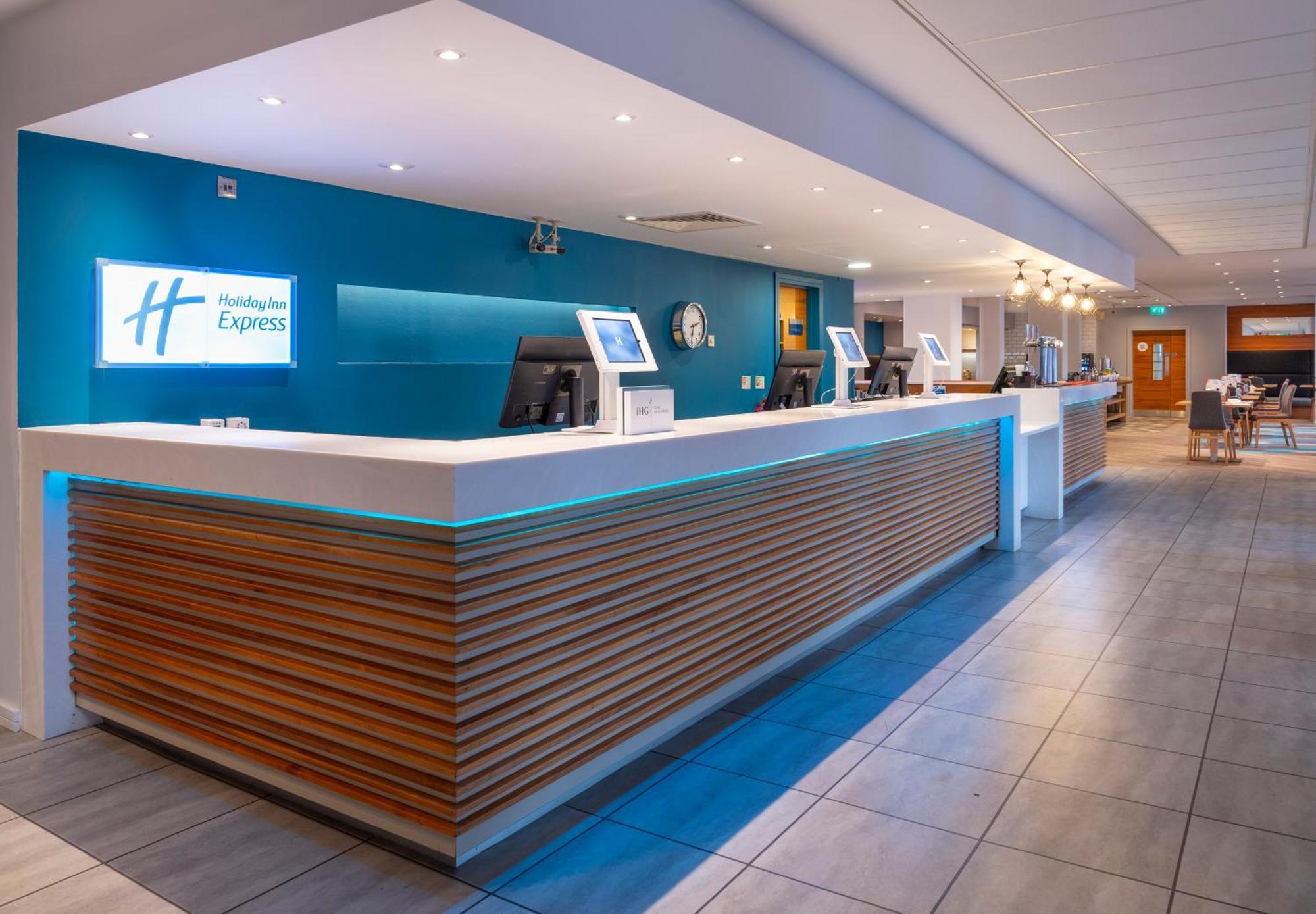Holiday Inn Express Stevenage By Ihg Екстер'єр фото