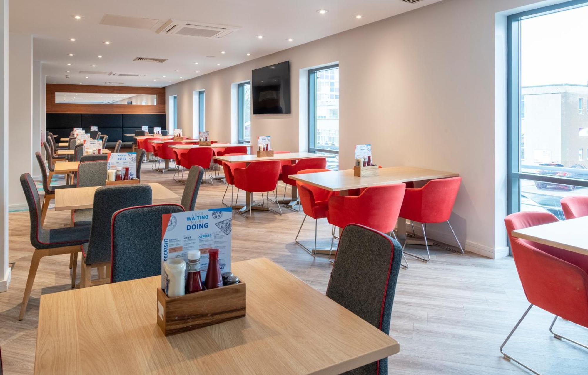 Holiday Inn Express Stevenage By Ihg Екстер'єр фото