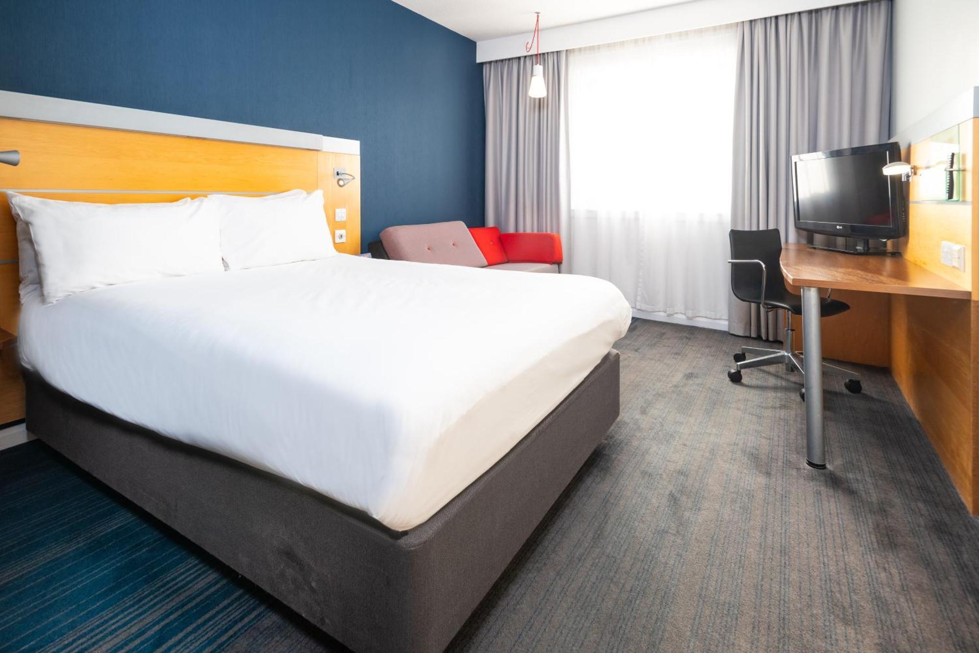 Holiday Inn Express Stevenage By Ihg Екстер'єр фото