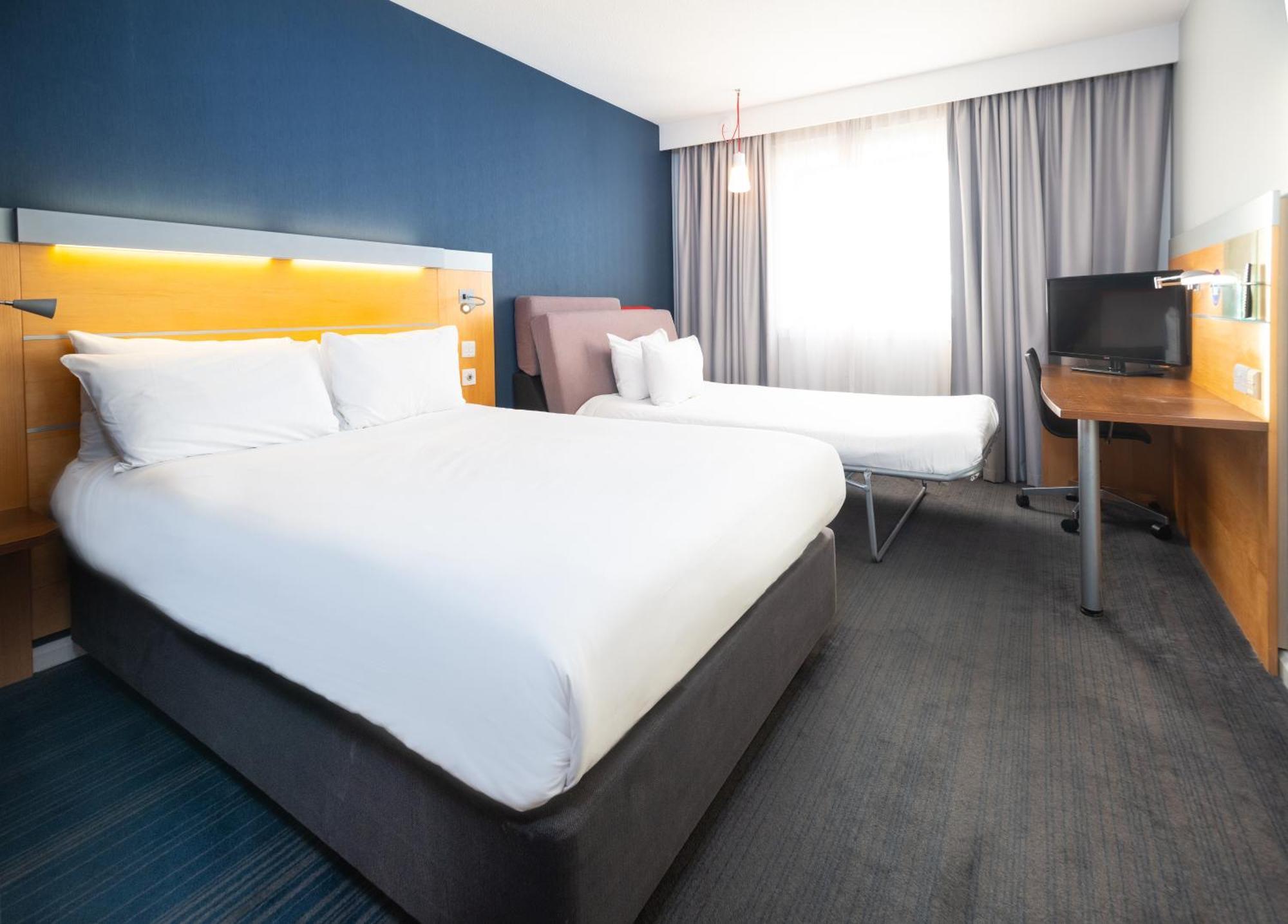 Holiday Inn Express Stevenage By Ihg Екстер'єр фото