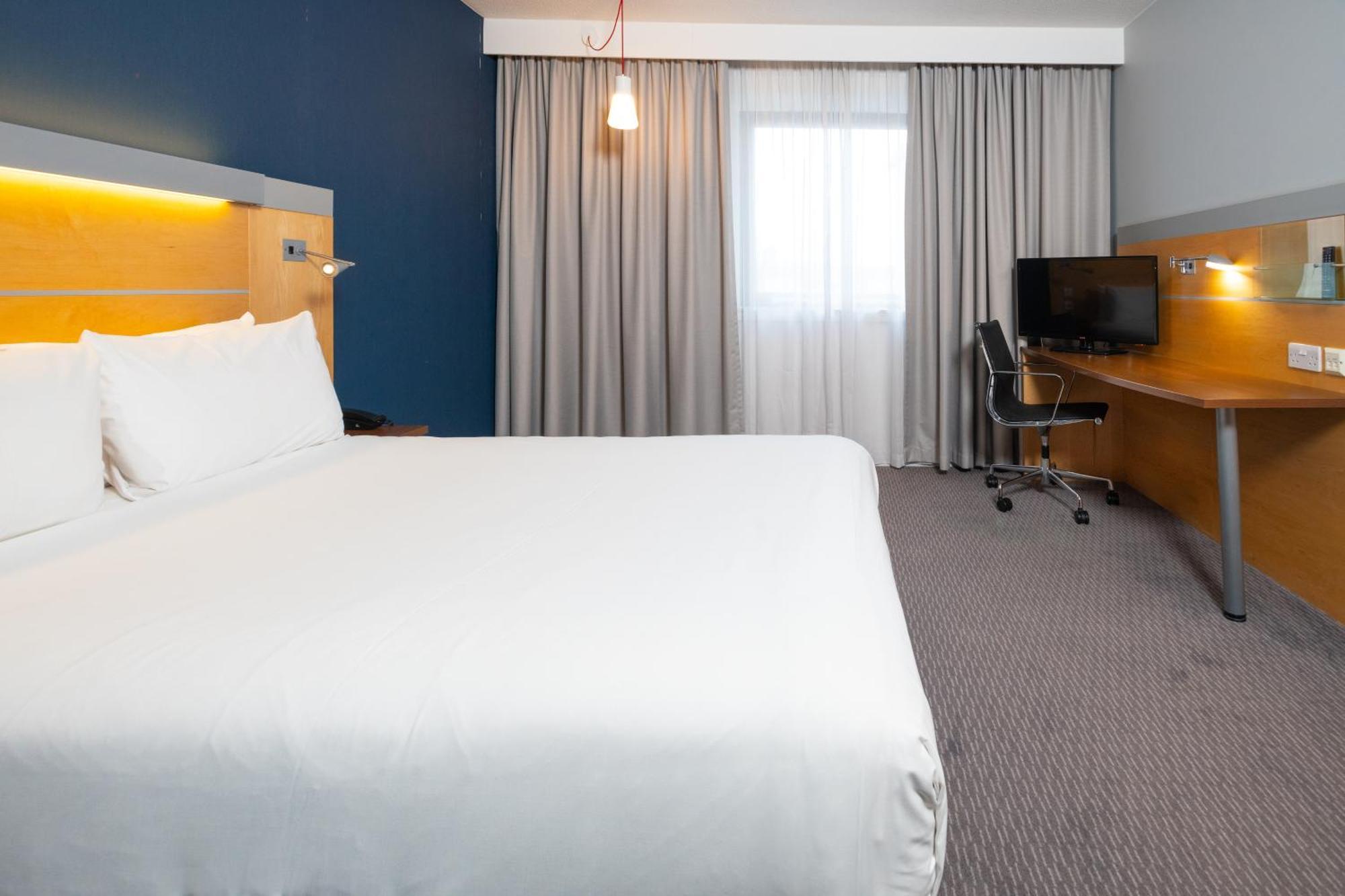 Holiday Inn Express Stevenage By Ihg Екстер'єр фото