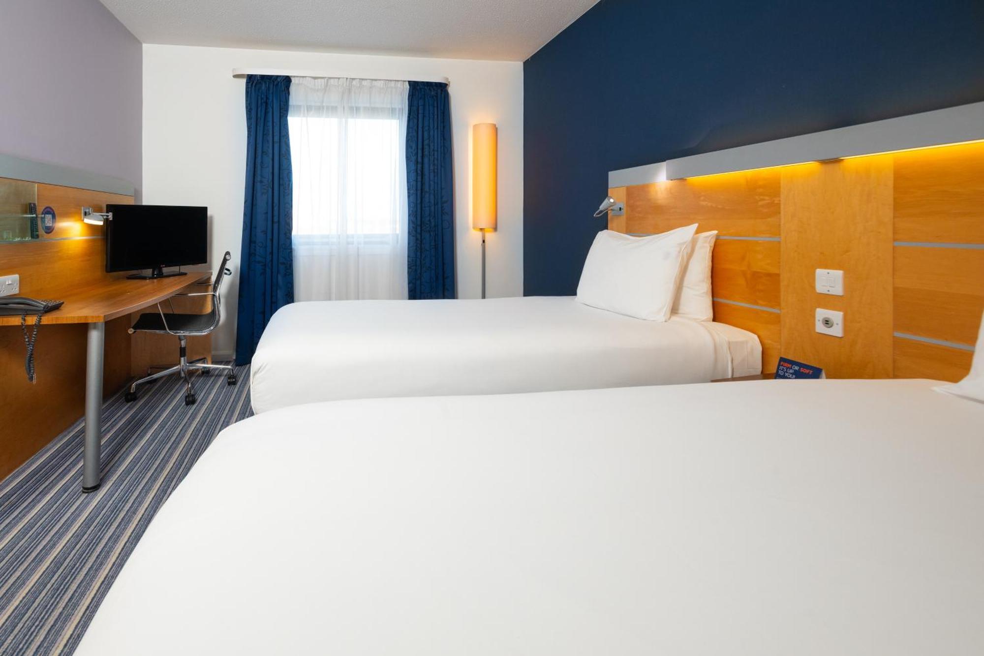 Holiday Inn Express Stevenage By Ihg Екстер'єр фото