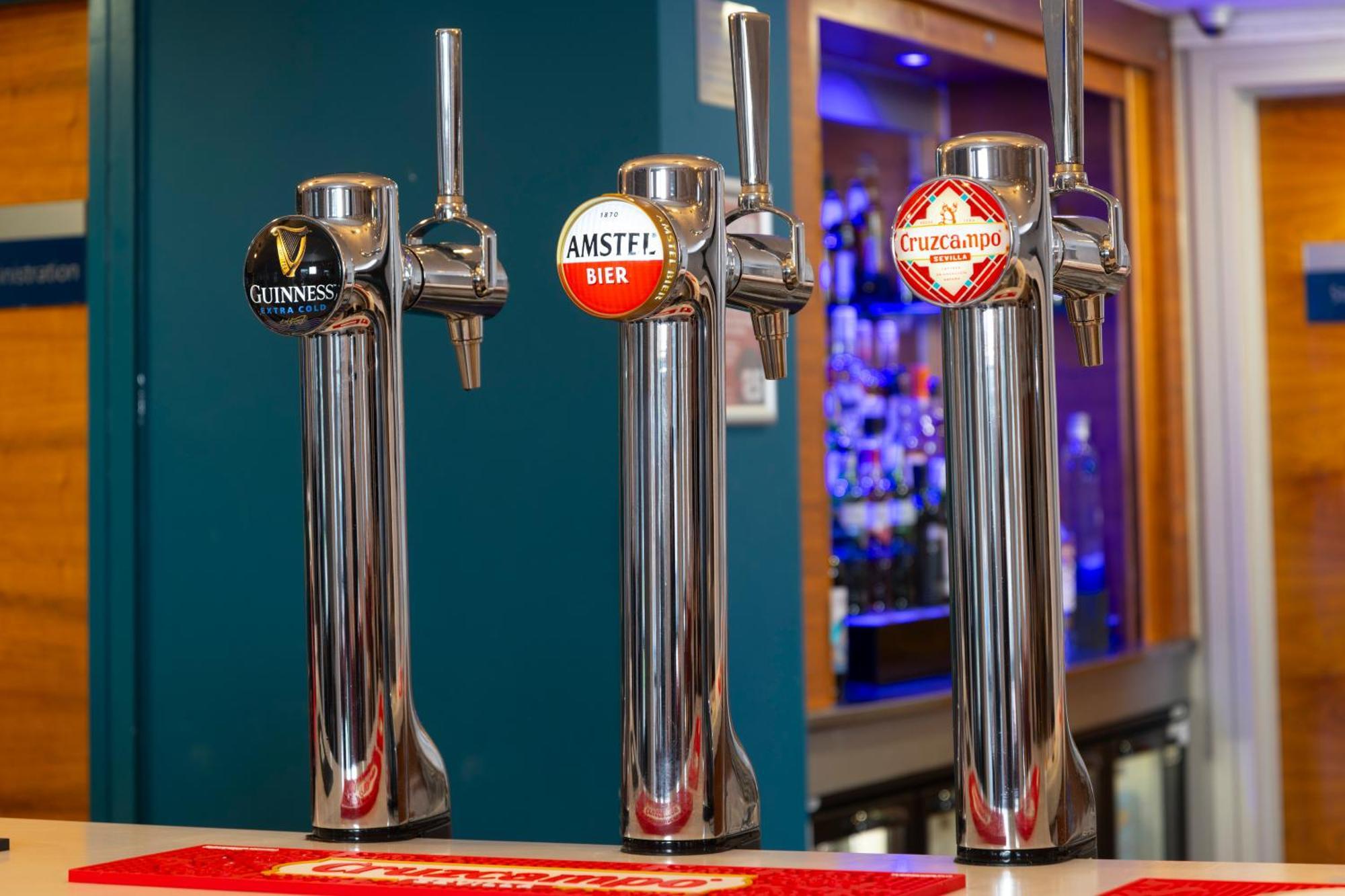 Holiday Inn Express Stevenage By Ihg Екстер'єр фото