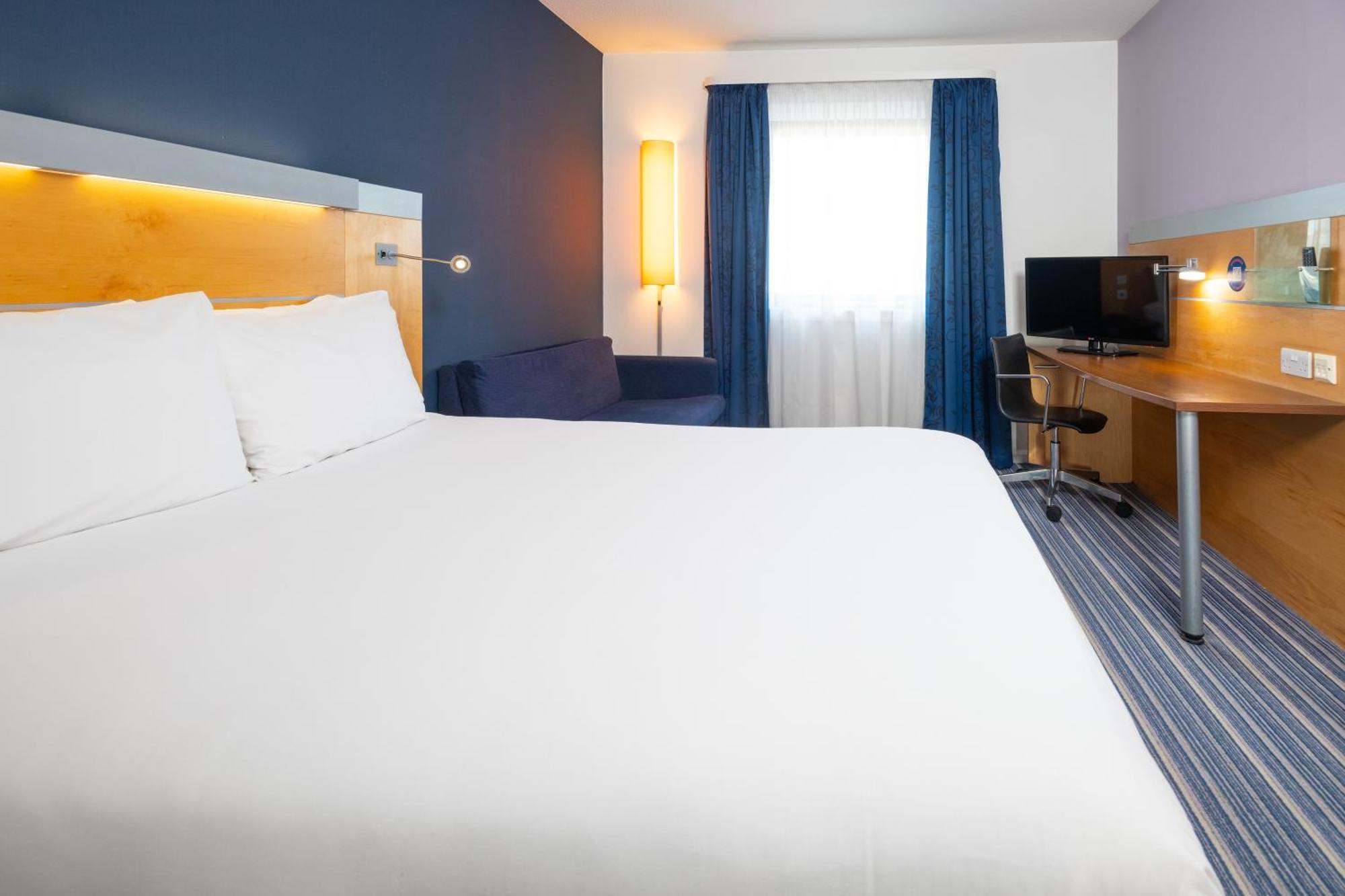 Holiday Inn Express Stevenage By Ihg Екстер'єр фото