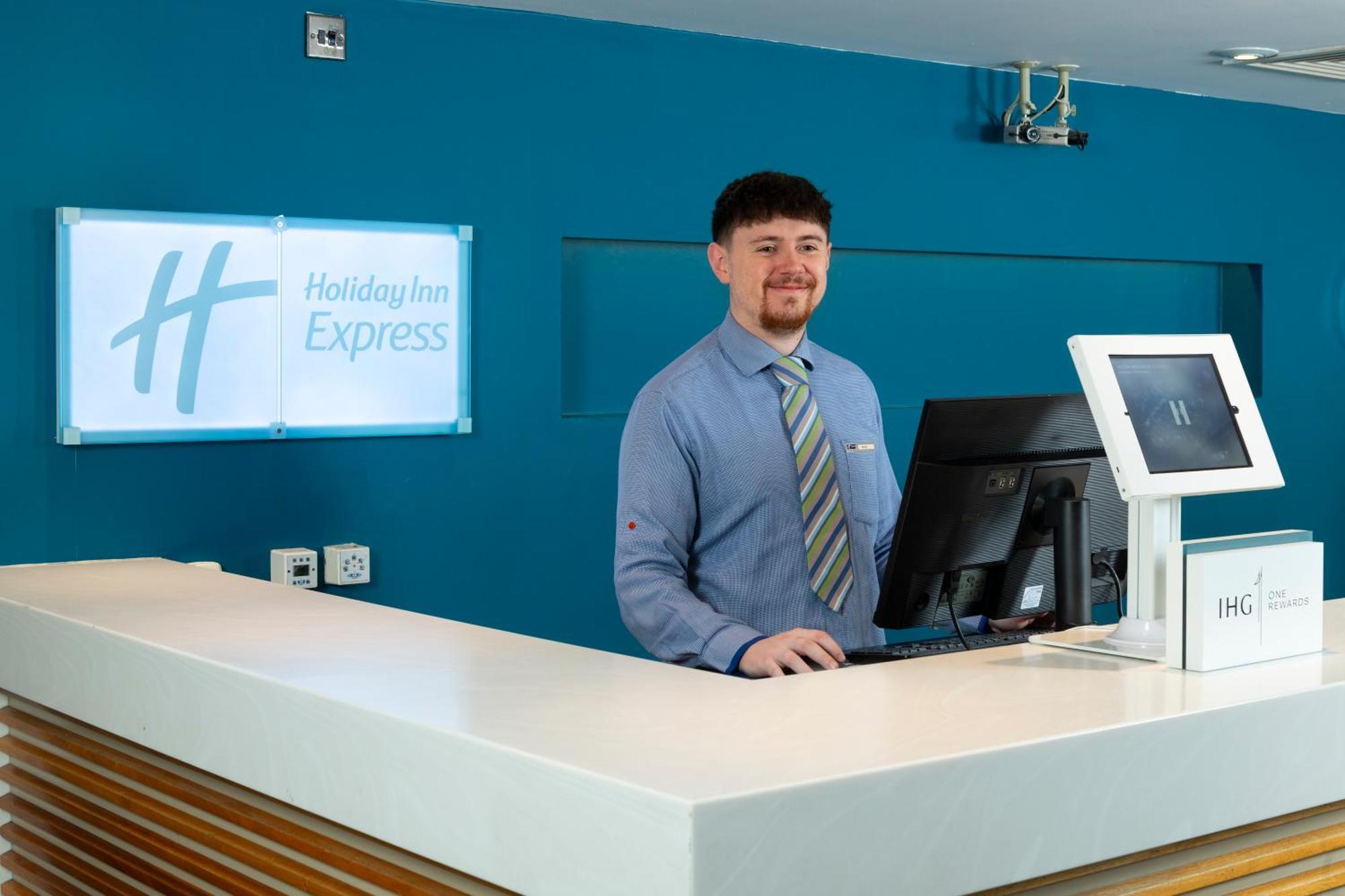 Holiday Inn Express Stevenage By Ihg Екстер'єр фото