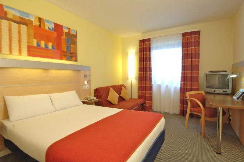 Holiday Inn Express Stevenage By Ihg Екстер'єр фото