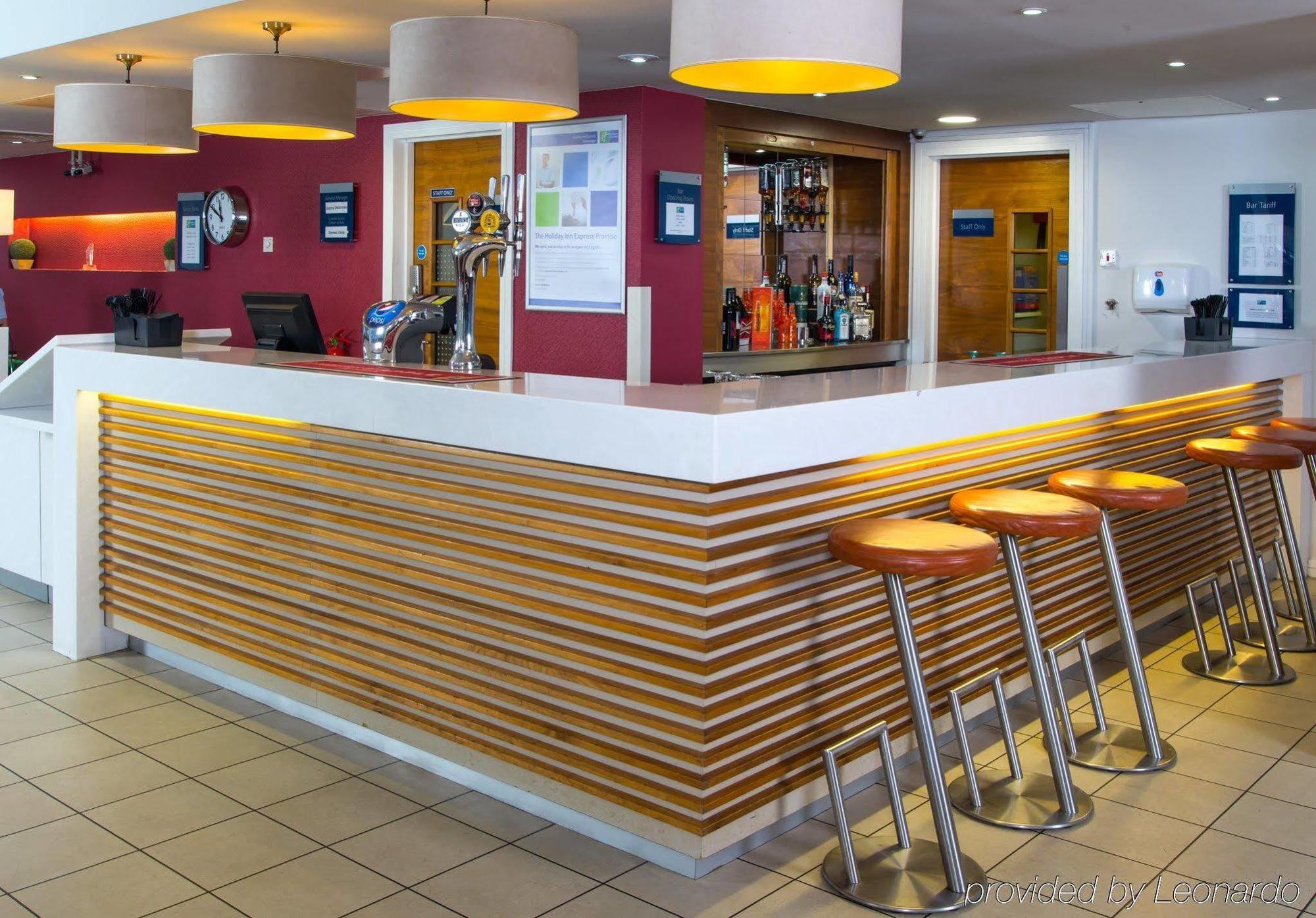 Holiday Inn Express Stevenage By Ihg Екстер'єр фото