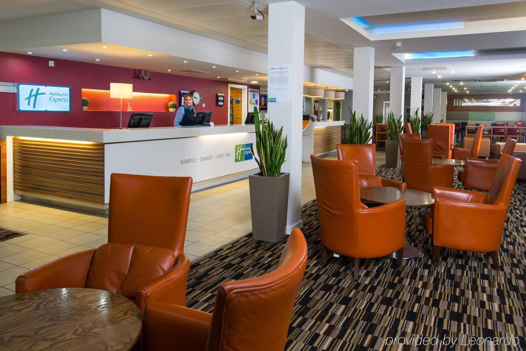 Holiday Inn Express Stevenage By Ihg Екстер'єр фото
