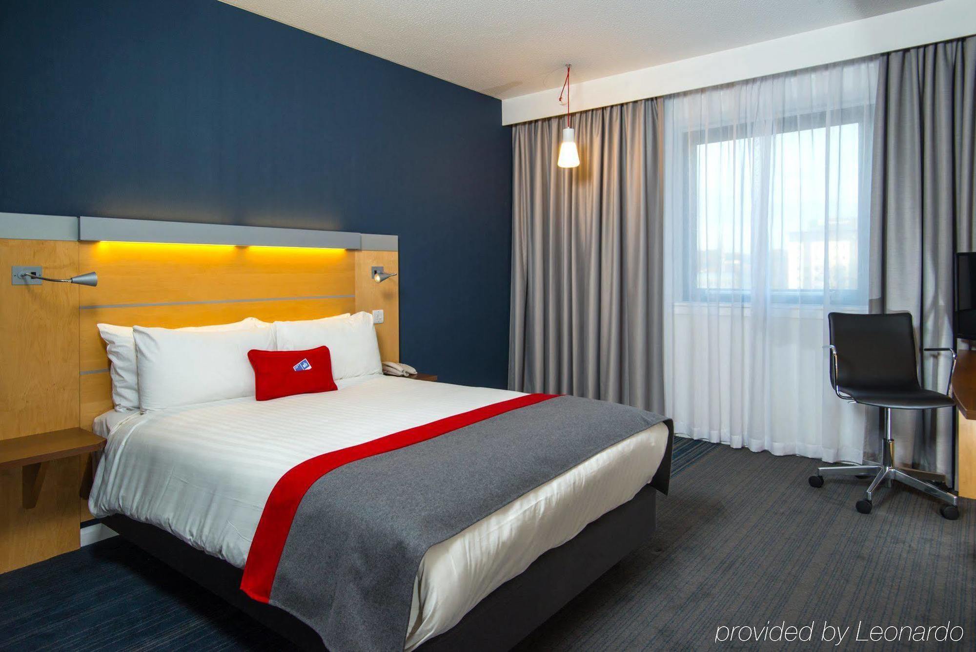 Holiday Inn Express Stevenage By Ihg Екстер'єр фото
