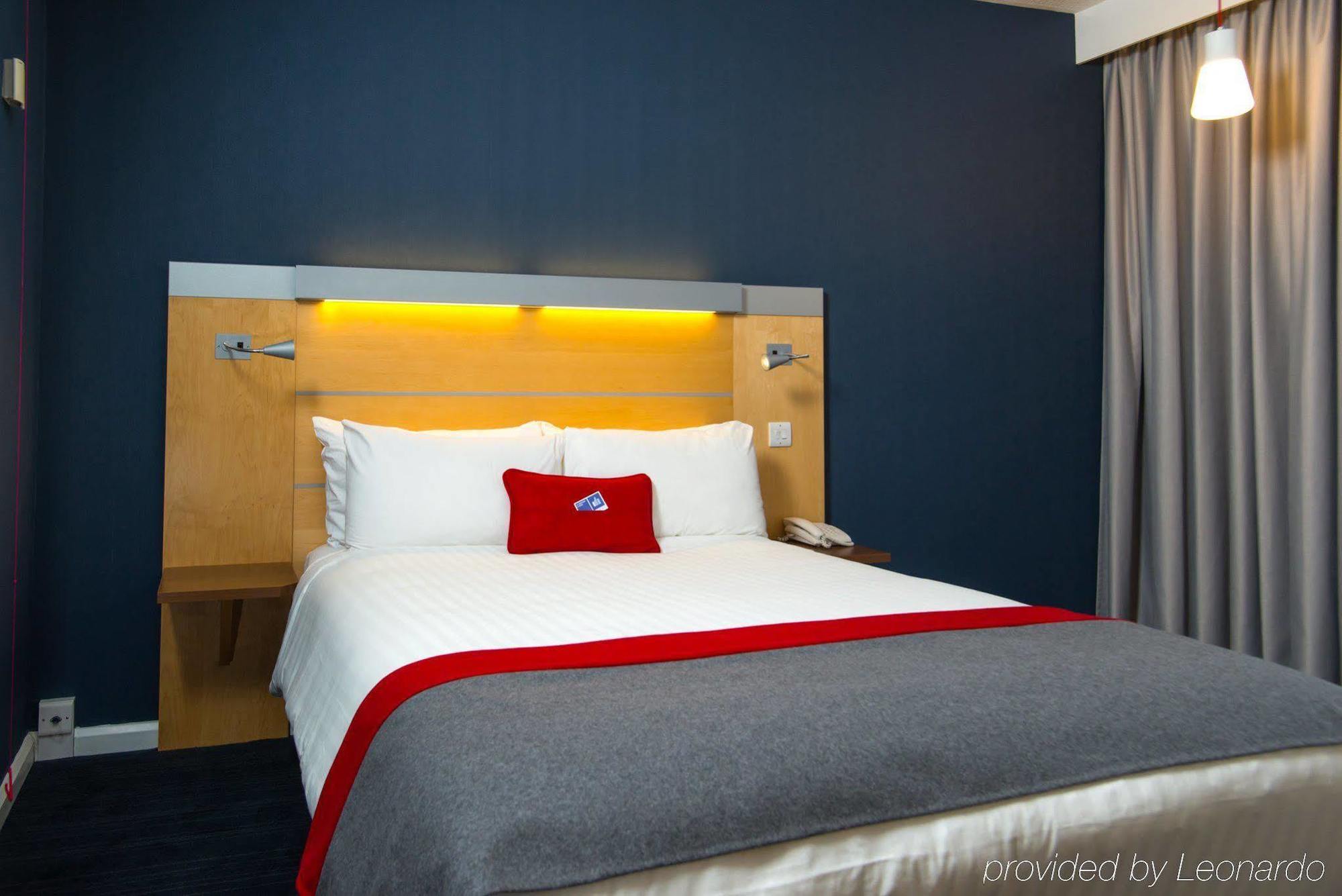 Holiday Inn Express Stevenage By Ihg Екстер'єр фото