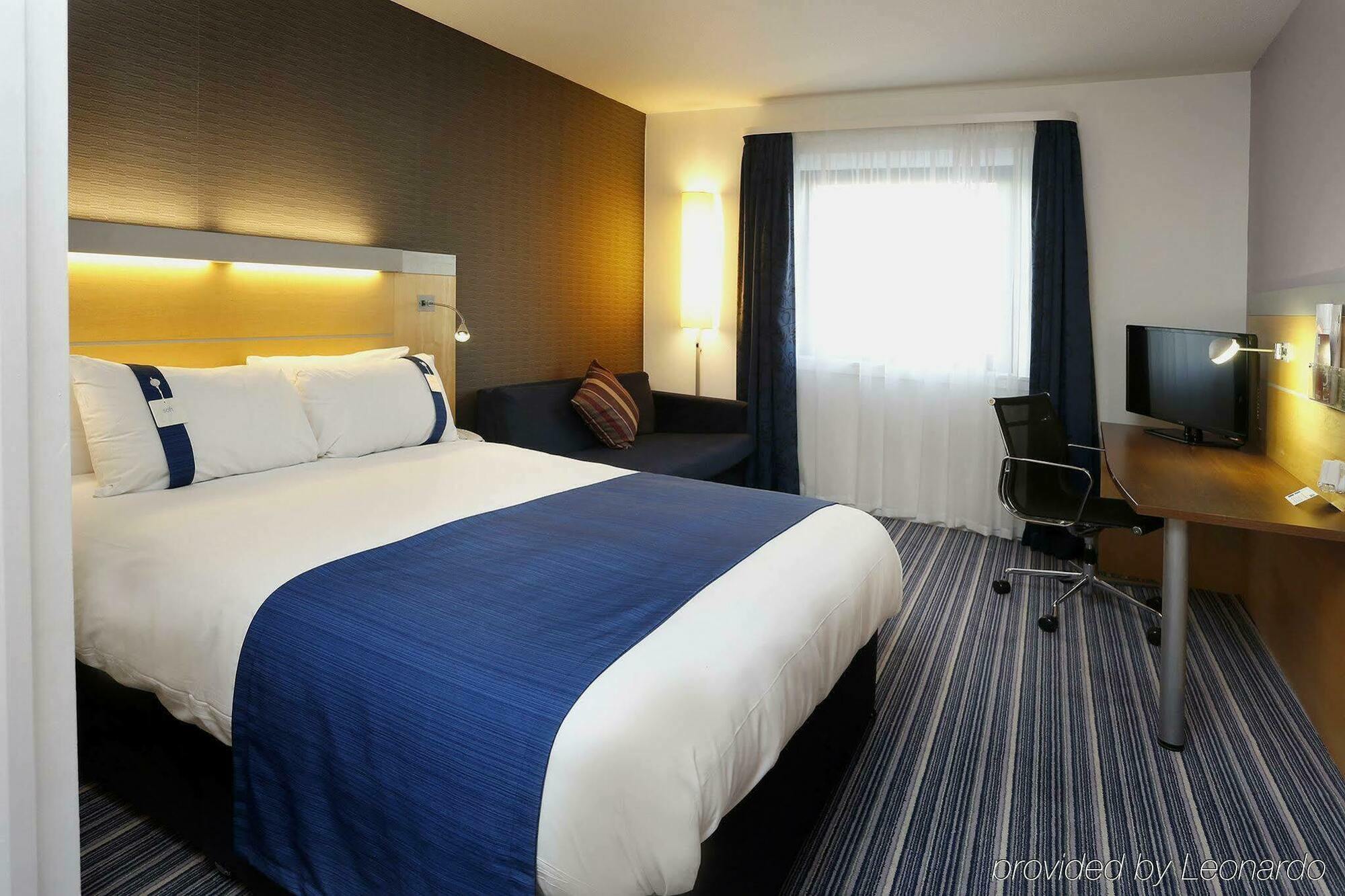 Holiday Inn Express Stevenage By Ihg Екстер'єр фото